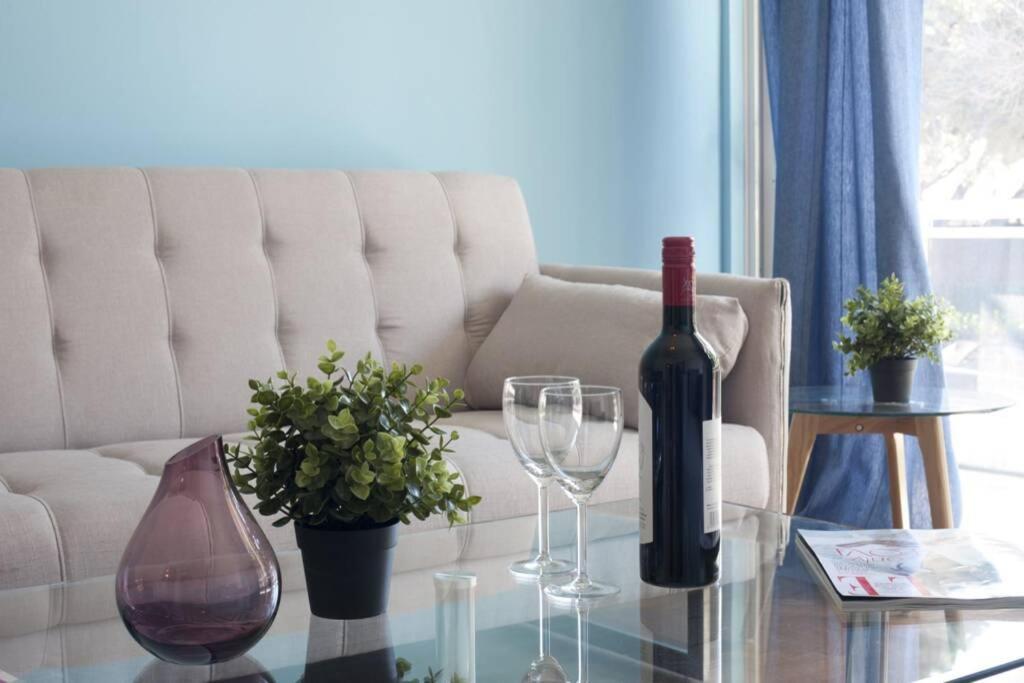 Palaio Faliro, A Bright And Spacious Apartment Athen Exterior foto